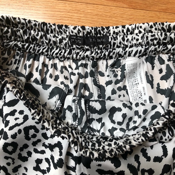 NWT Zara Woman’s High Waisted, Animal Print “Silky”Shorts Size L - Picture 4 of 8